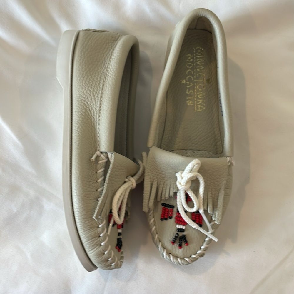 MINNETONKA LEATHER MOCCASINS. NEW. - Picture 3 of 7